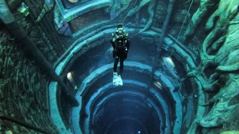 ¡Tiene el Récord Guinness! Así es la piscina más profunda del mundo