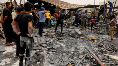 Incendio en un hospital de Irak deja sin vida al menos a 92 personas