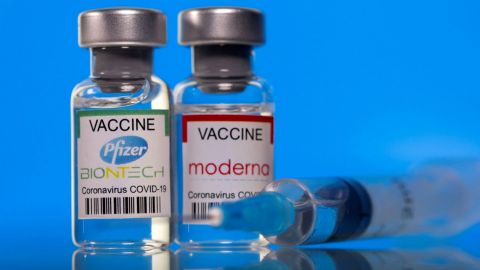 Ebrard señala que pronto aprobarán la vacuna anticovid de Moderna en México