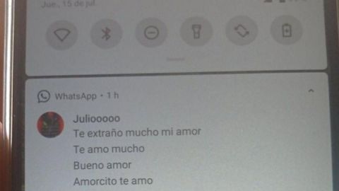 Joven expone mensajes amorosos que recibe su papá de su amigo Julio