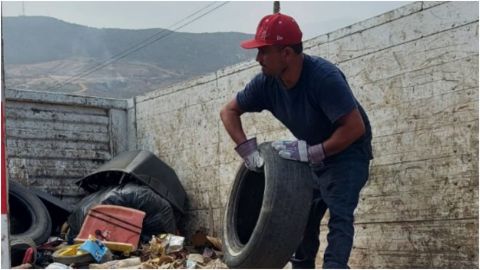 Levantan más de dos toneladas de basura de traspatio de la Popular 89