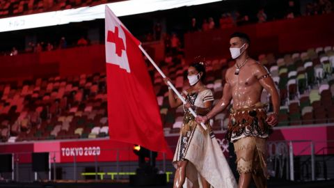 Pita, el musculoso abanderado de Tonga que causó furor en Tokio 2020