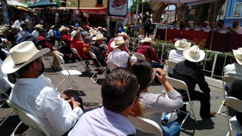 Credencializan a más de 60 músicos norteños de Plaza Santa Cecilia