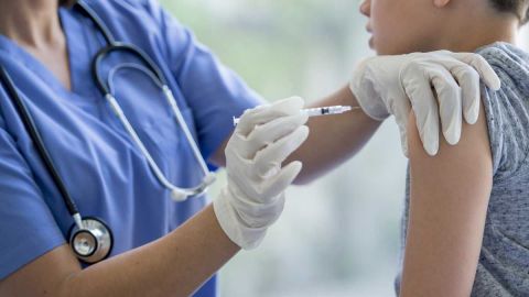 Vacunarán a menores de 12 a 17 años en BC