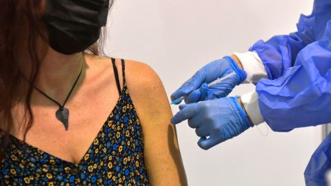 Continúa la vacunación en San Diego pero los contagios siguen aumentando