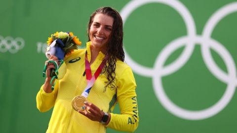 Atleta australiana arregla su kayak con un condón y gana bronce en Tokio 2020