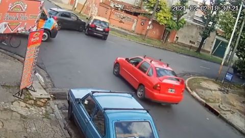 ¡La esquina de los choques! Reportan constantes accidentes en calle de Argentina