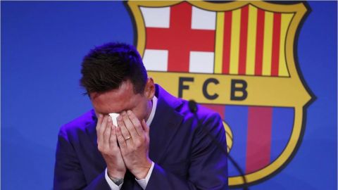 Entre lágrimas y aplausos, Lionel Messi dice adiós al Barcelona