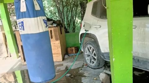 Por celos, mujer llena con agua el tanque de gasolina del carro de su ex-pareja