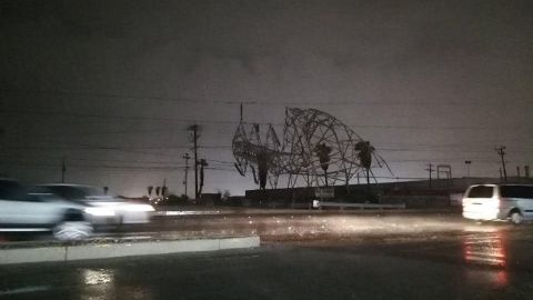 Torre de CFE cae tras vientos y lluvias en Mexicali; sin luz muchas colonias