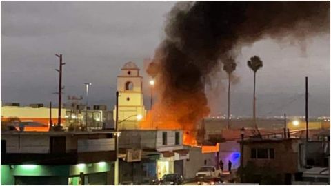 Reportan fuerte incendio en lote baldío del Fraccionamiento Soler