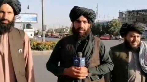 Esto le prohiben a los hombres en un régimen talibán