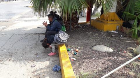 Familia chiapaneca pide comida o dinero en Tijuana