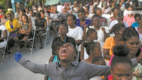 Van 2 mil 207 muertos en Haití tras el terremoto
