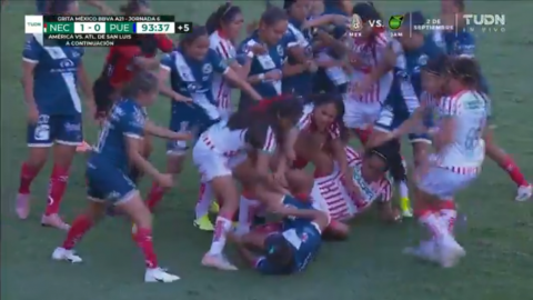 Jugadoras de Necaxa y Puebla arman pelea campal en Liga MX Femenil