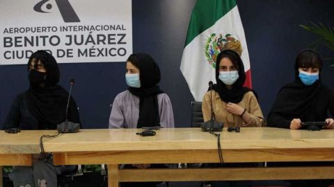 Marcelo Ebrard da bienvenida a México a primeras refugiadas de Afganistán