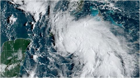 'Ida' se convierte en huracán; podría atravesar el Golfo de México