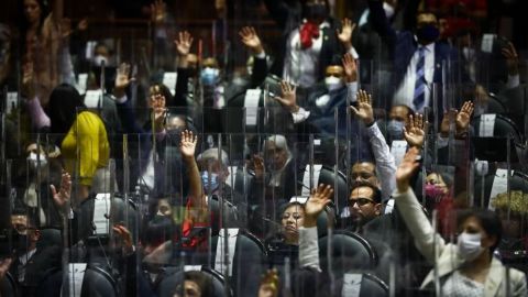 Piden licencia y ''chapulinean'' en primera sesión de la 65 legislatura