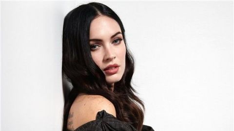 😏 Con media boob de fuera, Megan Fox presume 'abs de acero' 🔥
