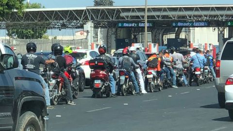 Autoridades de CBP evitan que motociclistas crucen sin hacer fila en garita