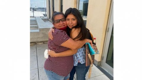 Emotivo reencuentro de madre e hija, 14 años después de que fue secuestrada