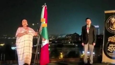 '¡Viva López Obrador!', cónsul Isabel Arvide lanza arenga dedicada a AMLO