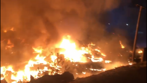Se incendia planta recicladora de cartón en Los Pinos