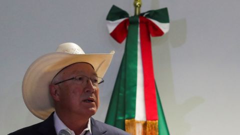 Sin fecha, reapertura de frontera con México:Embajador EU