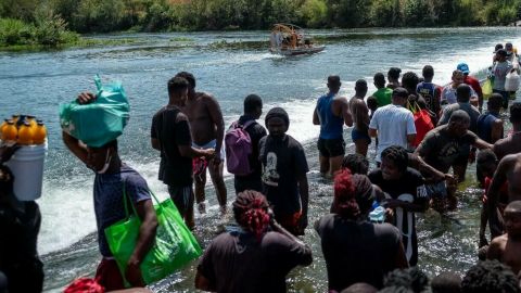 Haitianos regresan a México mientras EEUU apunta a campamento de migrantes
