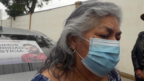 Madre desconsolada exige justicia por asesinato de su hijo en Plaza Galerías
