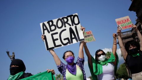 Marchan en Latinoamérica por el aborto legal y seguro