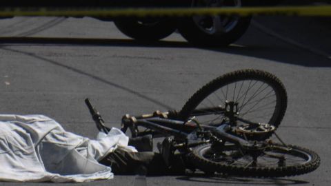 Matan de cinco tiros a jovencita mientras paseaba en bici