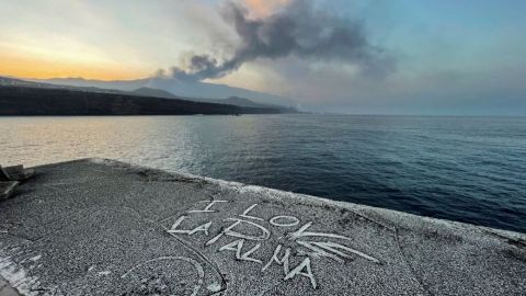 'I love La Palma': dejan mensaje en ceniza tras erupción del volcán