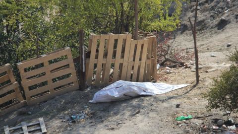 Encuentran a hombre acribillado en un cerro de Tijuana