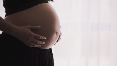 Mujer embarazada muere por Covid-19 en San Diego