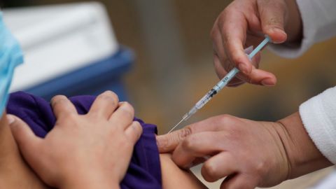 Sin determinar aún vacuna autorizada para cruces no esenciales