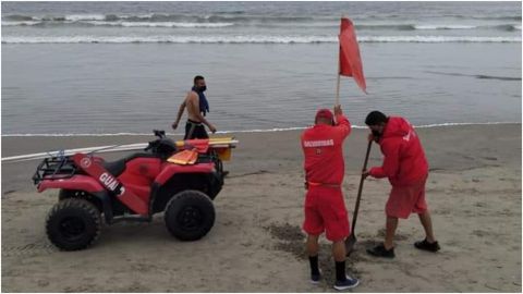 De nuevo, alertan por playas cerradas en Ensenada