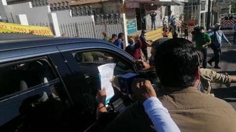 AMLO es recibido con manifestantes en Tecate