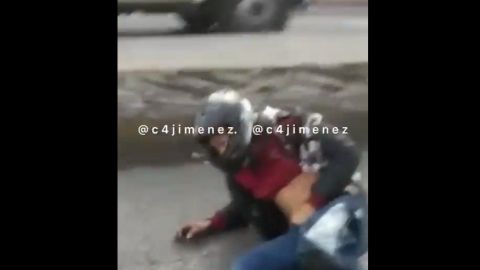 "Ay te viene la tira wey": video muestra a sicario herido tras balacera