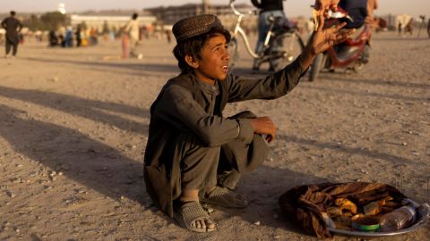 Afganistán va camino al colapso más rápido de lo previsto, advierte ministro