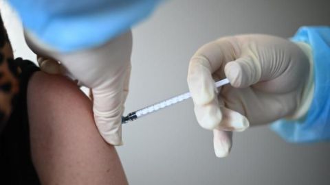 Verificarán datos de docentes que acudan a aplicarse otras vacunas