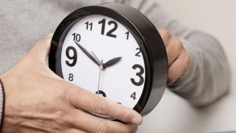 ⏰ No olvides atrasar tu reloj una hora