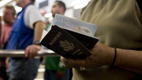 Estados Unidos emitirá pasaportes con opción de género 'X'
