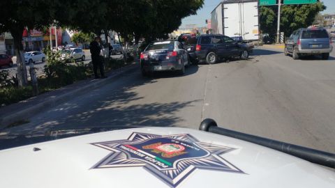 Persecución termina en choque de patrulla y vehículo usado para robos