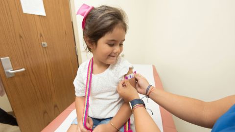 Niños de 5 a 11 años ya pueden vacunarse contra Covid-19 en San Diego