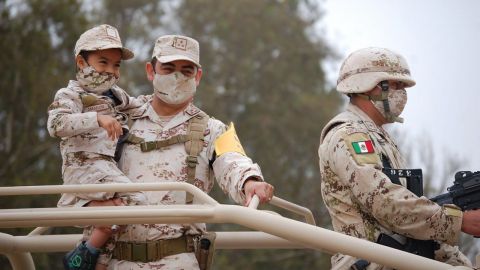 Ejército nombra a Dylan como 'Soldado Honorario' en San Quintín