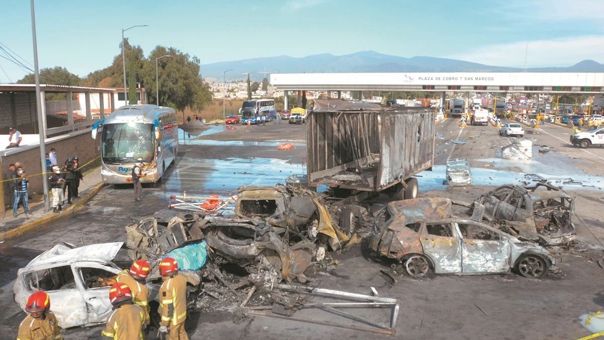 🎥Tráiler se queda sin frenos y choca de frente, van 19 muertos