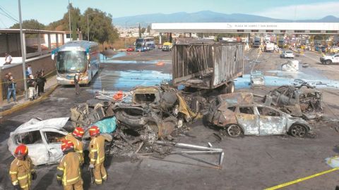 AMLO pide a GN y SCT presentar plan tras accidente en la México-Puebla