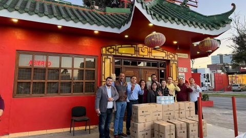 Comunidad china dona cubrebocas para niños de Tijuana