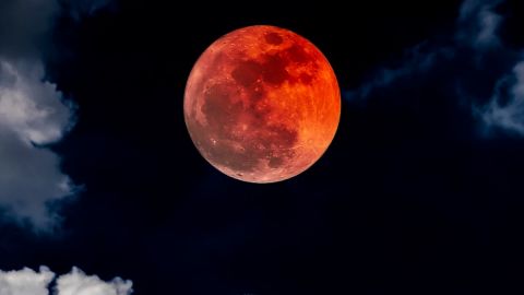 ¿Cuándo y dónde ver el eclipse lunar más largo del siglo? Esto debes saber